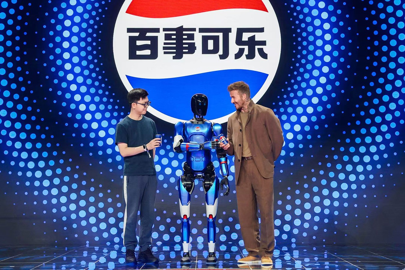 pa集团官网入口机器人携手百事中国共创“百事蓝宝” 共燃渴望新章